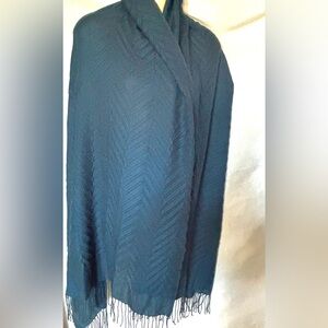Kim Seybert Chevron Pleated 100% cashmere Navy shawl wrap scarf 80x36”